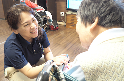 利用者さんと介護士の様子