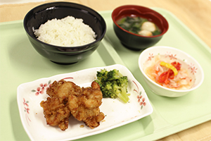 自助食器の例