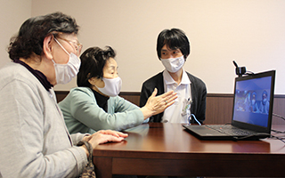 洛和ホームライフ北野白梅町×佛教大学 施設高齢者と学生がオンラインで交流