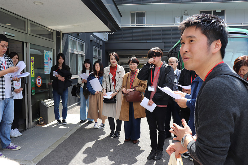 洛和会ヘルスケアシステムは「医療」「介護」「健康・保育」「教育・研究」の総合ネットワークです。企画レポート サービス付き高齢者向け住宅「洛和ホームライフ音羽」の入居者と京都橘大学の学生が京都市東山区を散策 ツアーマップツアー先紹介ツアーレポートフォトギャラリーレポート動画
