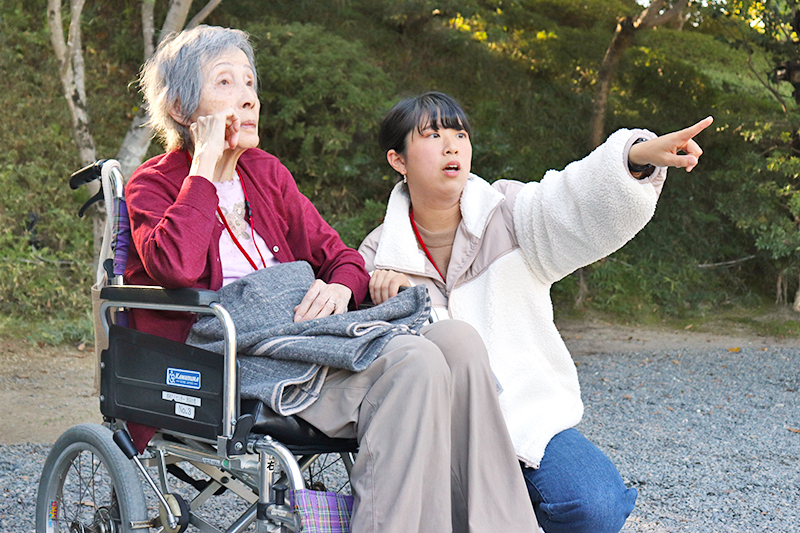 洛和会ヘルスケアシステムは「医療」「介護」「健康・保育」「教育・研究」の総合ネットワークです。企画レポート サービス付き高齢者向け住宅「洛和ホームライフ音羽」の入居者と京都橘大学の学生が京都・宇治を散策 ツアーマップツアー先紹介ツアーレポートフォトギャラリー