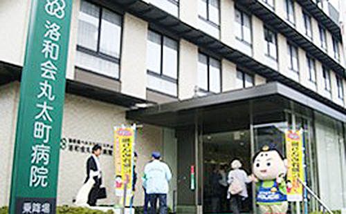 啓発チラシ・反射ステッカー配布の様子