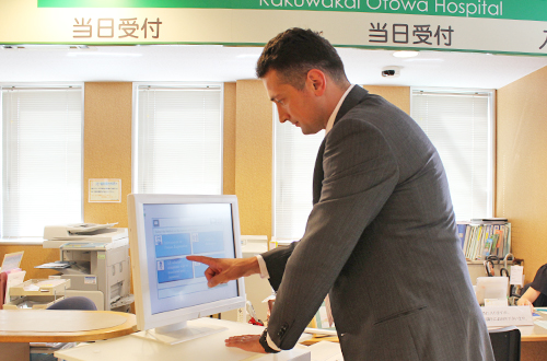 多言語医療受付支援システムM³を設置