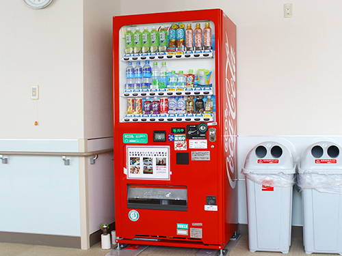 おぎゃー献金支援自動販売機を導入 ～心や体に障がいのある子どもたちへの支援～