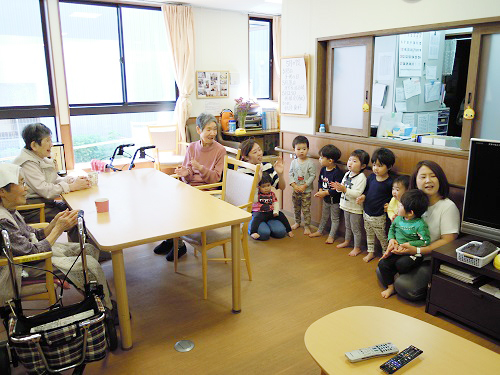 子どもたちとの合同レクリエーションの様子